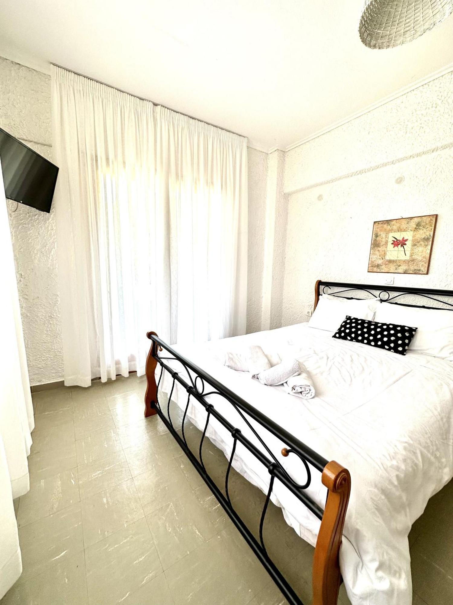 Katerina Apartments Неос Пиргос Стая снимка