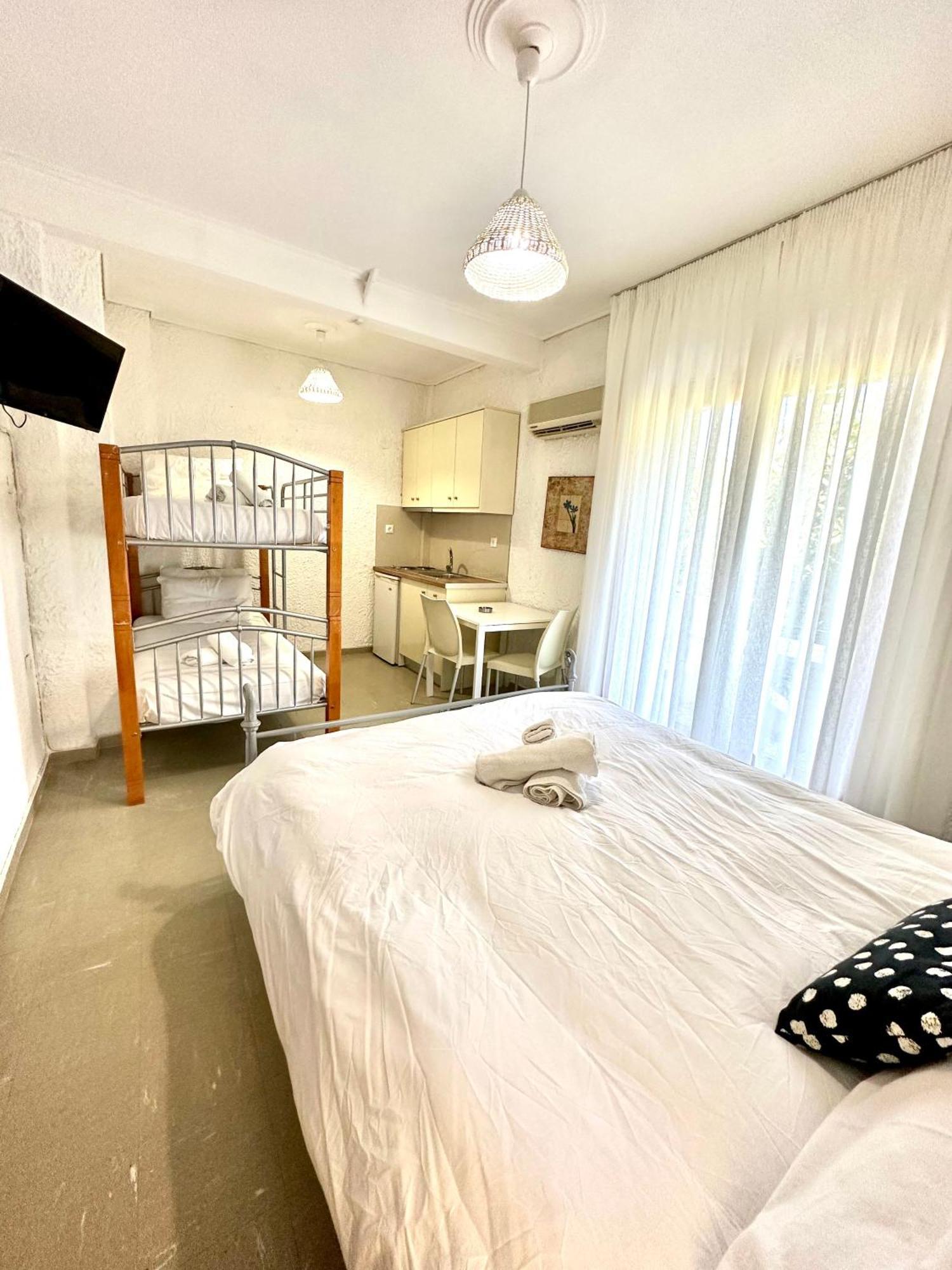 Katerina Apartments Неос Пиргос Екстериор снимка