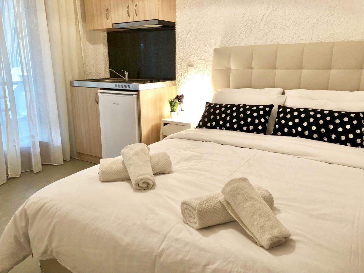 Katerina Apartments Неос Пиргос Екстериор снимка